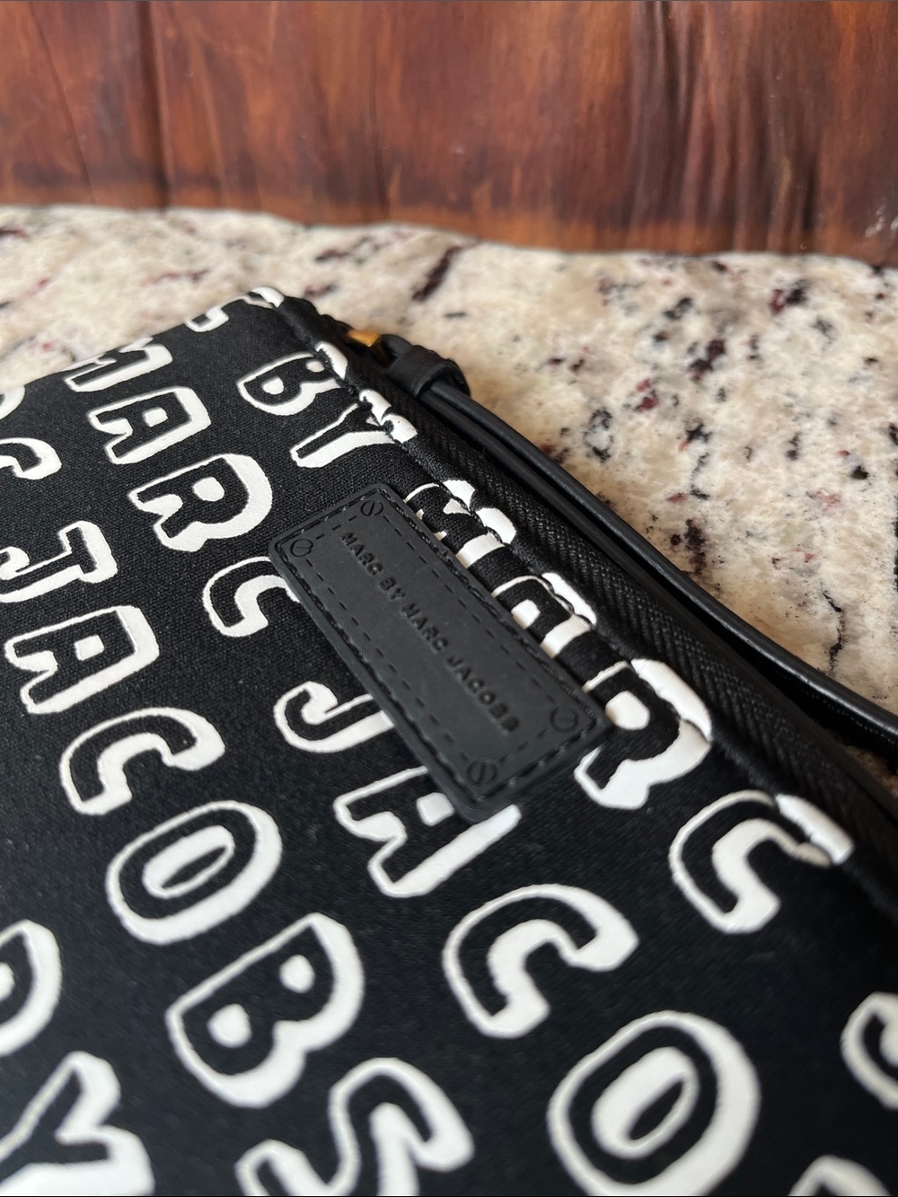 Marc Jacobs Black and White Logo Wristlet Pouch - Picture 5 of 7